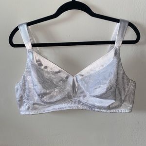 NWOT White 40D Playtex Bra